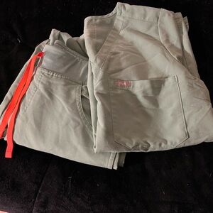 Light green Fig set with bright orange accent!